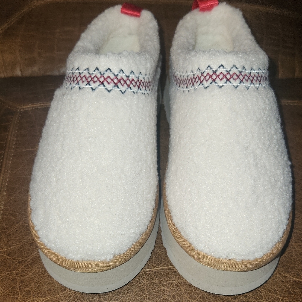 Cozy White Women's Shoes with Red Accents